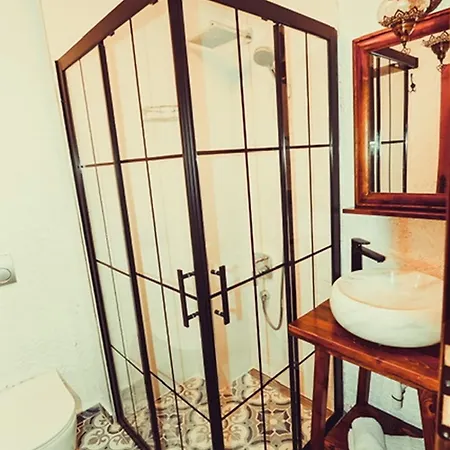 Paribo Alacati Homestay *